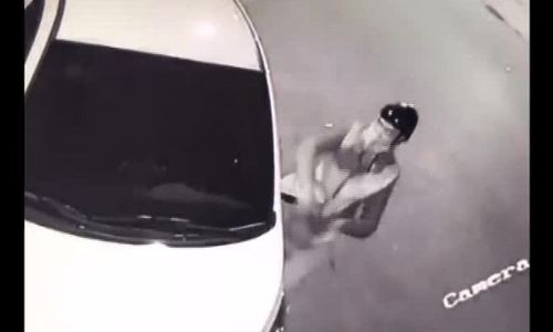 Ôtô bị tên trộm bẻ sạch gương trong 10 giây